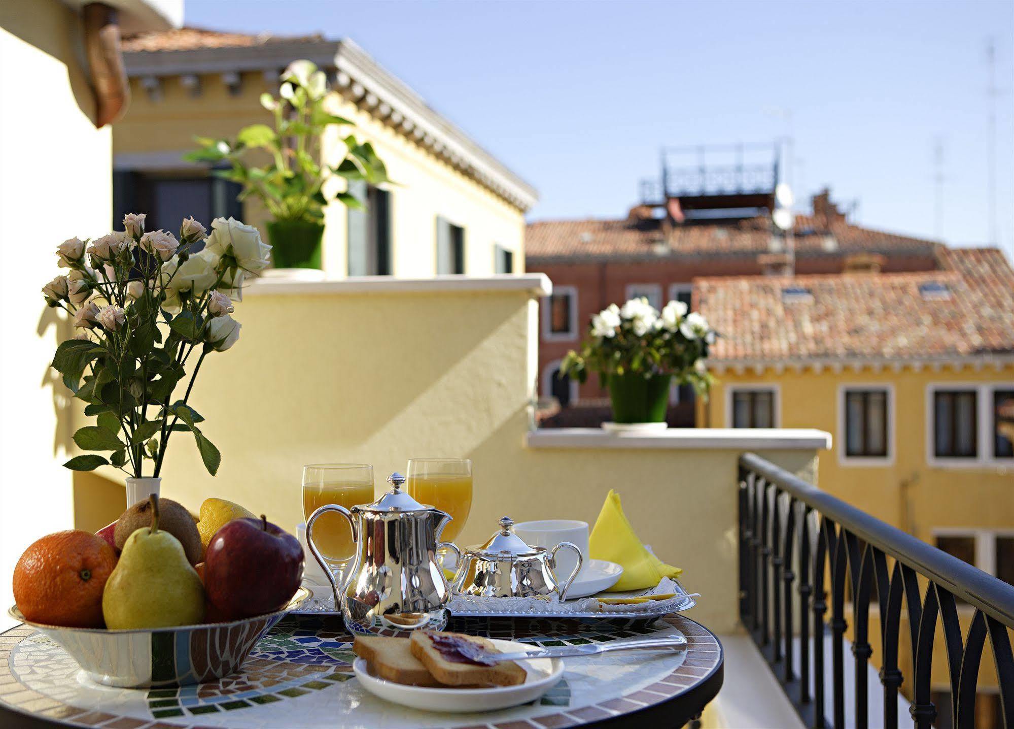 Hotel Carlton Capri Venedig Zimmer foto