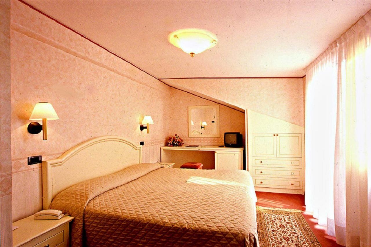 Hotel Carlton Capri Venedig Zimmer foto